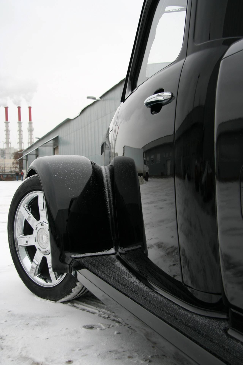 Illustration for article titled GAZ-51 Custom: Russians Make A Cadillac Escalade EXT Hot!